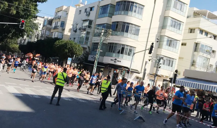 Medical Health Marathon | Tel Aviv Doctor A runner in a marathon — sports-medicine advice
